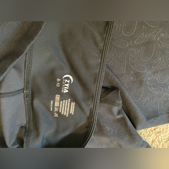 ZYIA Active Black Paisley Light N Tight High Rise Crop Leggings - Picture 6 of 6